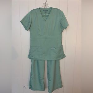 Grey’s anatomy scrub set green medium